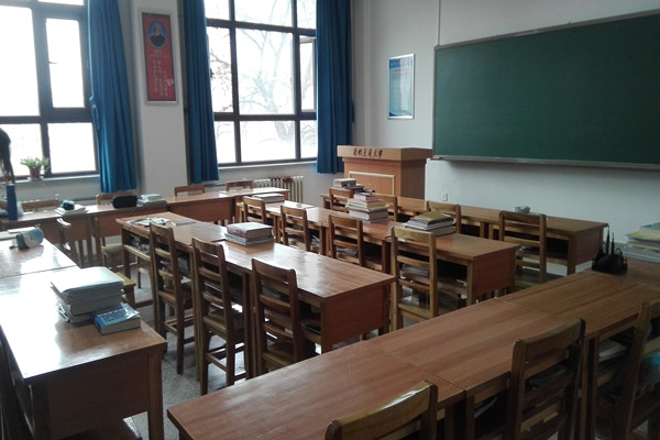 外国语学院开展“文明教室创建及检查评比”活动