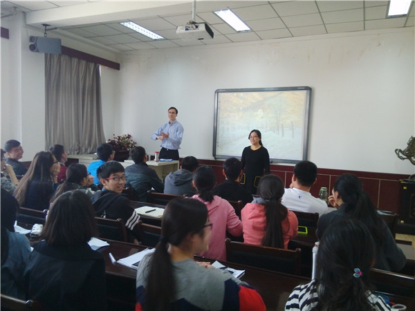 外国语学院领导班子深入班集体系列活动