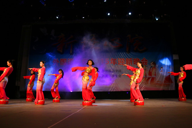 外国语学院成功举办“新语心院”2015年迎新晚会